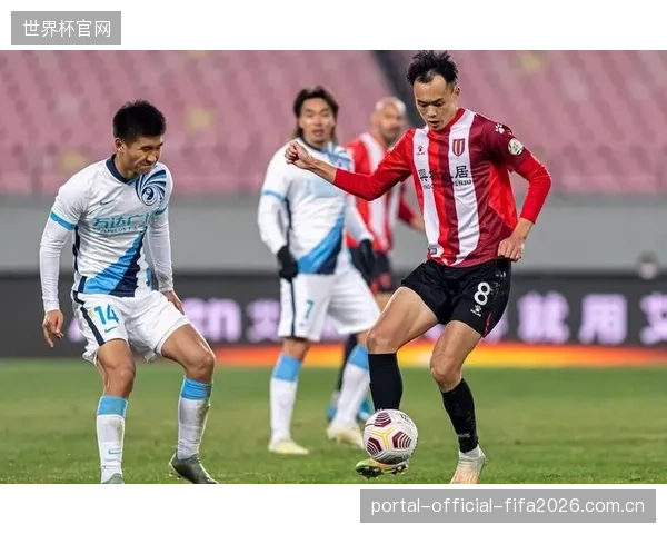 面对不同对手,洛伦佐或将4-2-3-1切换至4-3-3,增加中场控制力以应对传控型强队。 面对不同对手,洛伦佐或将4-2-3-1切换至4-3-3,增加中场控制力以应对传控型强队。
